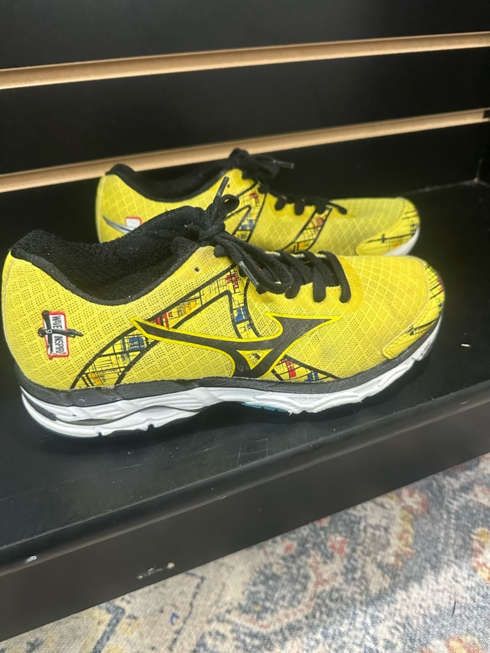 Mizuno Wave Inspire Black-Accented Yellow Running Shoes SZ 8